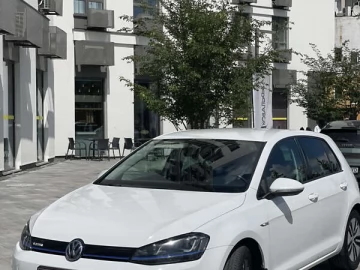 Авто Volkswagen E-Golf 2015 № 7716615