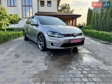 Авто Volkswagen E-Golf 2017 № 7717187