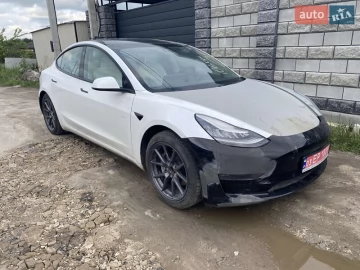 Авто Tesla Model 3 2021 № 7717203