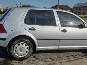 Авто Volkswagen Golf 2000 № 7722895