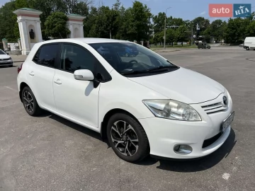 Авто Toyota Auris 2011 № 7723507