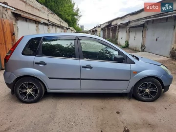 Авто Ford Fiesta 2005 № 7724715