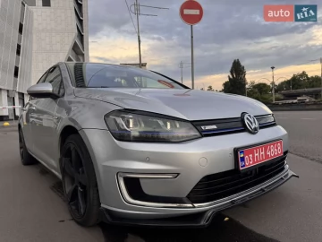 Авто Volkswagen E-Golf 2015 № 7725856