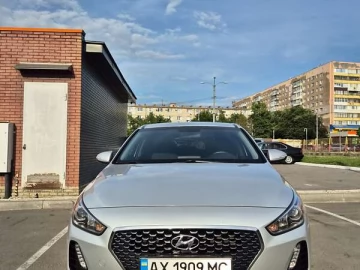 Авто Hyundai Elantra Gt 2017 № 7727213