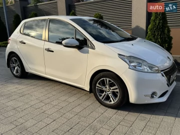 Авто Peugeot 208 2013 № 7727448