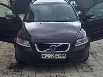 Авто Volvo V50 2010 № 7727523