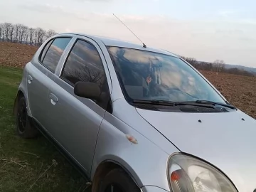 Авто Toyota Yaris 2000 № 7730279
