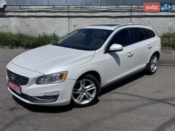 Авто Volvo V60 2015 № 7732363