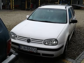 Авто Volkswagen Golf 2000 № 7734073