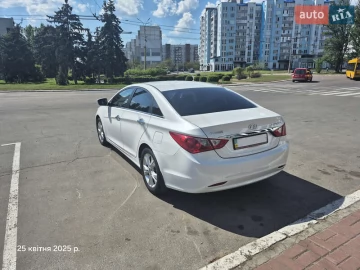 Авто Hyundai Sonata 2011 № 7734215