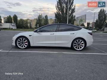 Авто Tesla Model 3 2019 № 7735900