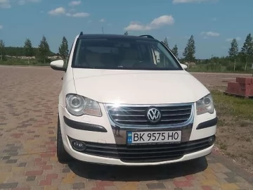 Авто Volkswagen Touran 2010 № 7736326