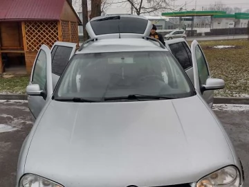Авто Volkswagen Golf 2000 № 7737263