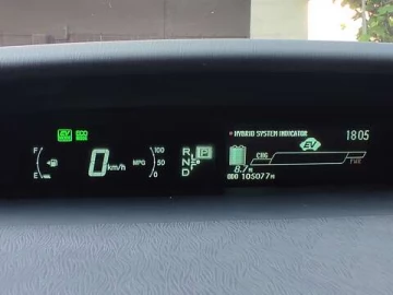 Авто Toyota Prius 2015 № 7738380