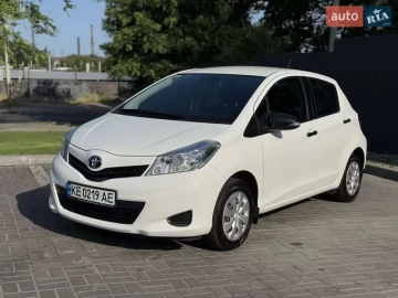 Авто Toyota Yaris 2012 № 7739326