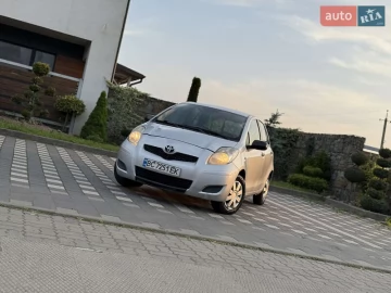 Авто Toyota Yaris 2011 № 7739409