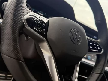 Авто Volkswagen Touareg 2024 № 7740960