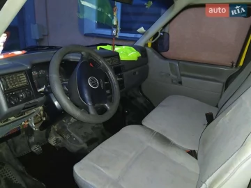 Авто Volkswagen Transporter 2000 № 7742914