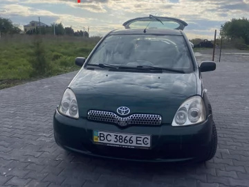 Авто Toyota Yaris 2002 № 7743765