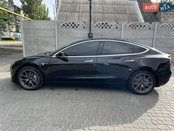 Авто Tesla Model 3 2019 № 7745333