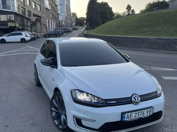 Авто Volkswagen E-Golf 2015 № 7745668