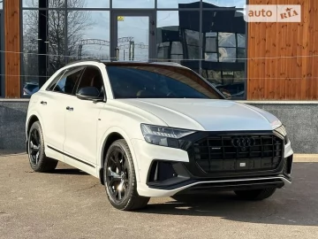 Авто Audi Q8 2021 № 7746900