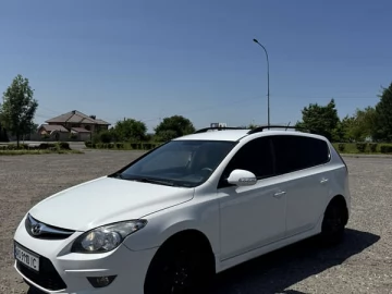 Авто Hyundai I30 2010 № 7749229