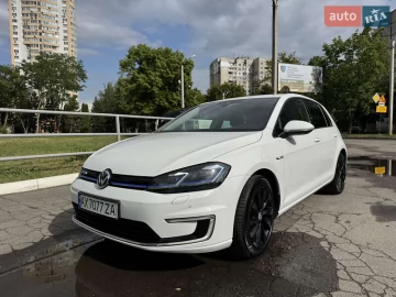 Авто Volkswagen E-Golf 2017 № 7749777