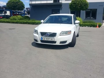 Авто Volvo V50 2010 № 7749952