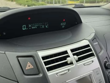 Авто Toyota Yaris 2007 № 7750143