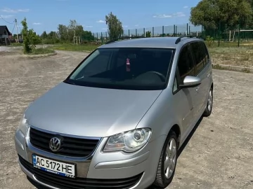 Авто Volkswagen Touran 2010 № 7752090