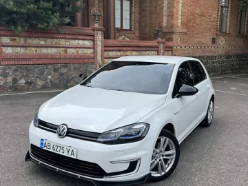 Авто Volkswagen E-Golf 2017 № 7754192