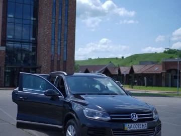 Авто Volkswagen Touareg 2012 № 7754229