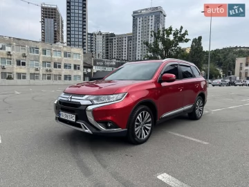 Авто Mitsubishi Outlander 2023 № 7754400