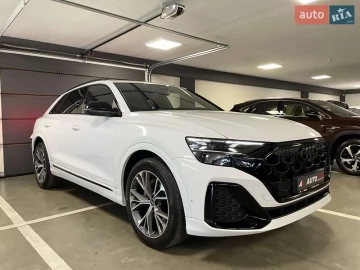 Авто Audi Q8 2024 № 7755348