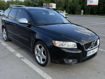 Авто Volvo V50 2010 № 7756979