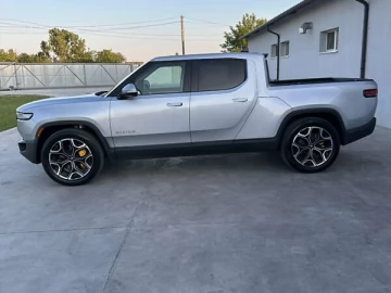 Авто Rivian R1T 2023 № 7763107