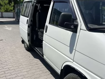 Авто Volkswagen Transporter 2000 № 7765329