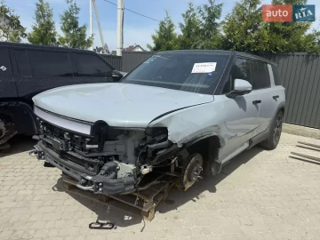 Авто Rivian R1S 2023 № 7766093