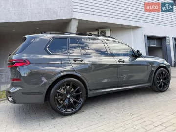 Авто BMW X7 2023 № 7766979