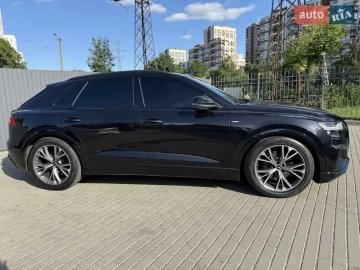 Авто Audi Q8 2021 № 7768097