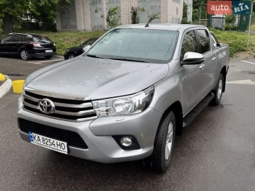Авто Toyota Hilux 2018 № 7768538