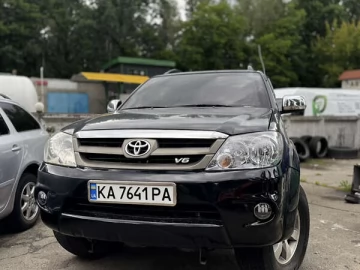 Авто Toyota Fortuner 2005 № 7768902