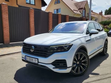 Авто Volkswagen Touareg 2018 № 7771533