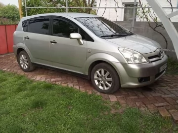 Авто Toyota Corolla Verso 2004 № 7772004