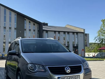 Авто Volkswagen Touran 2010 № 7772685