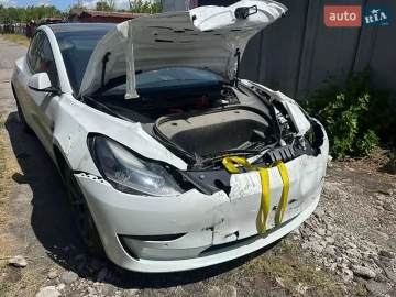 Авто Tesla Model 3 2021 № 7773317