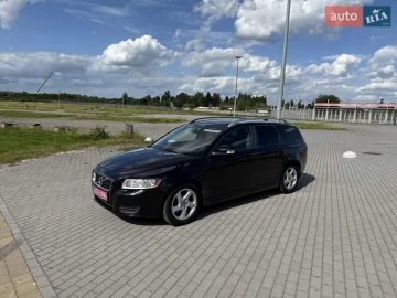 Авто Volvo V50 2011 № 7774007