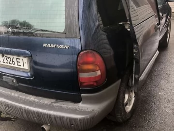 Авто Dodge Ram Van 2000 № 7774912