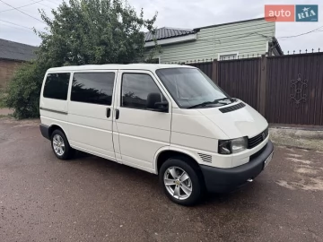 Авто Volkswagen Transporter 2000 № 7777354